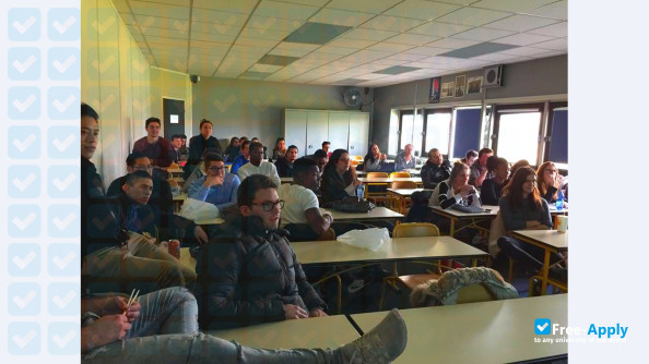 Foto de la International Business School #14