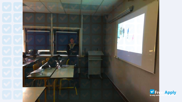 Foto de la International Business School #4