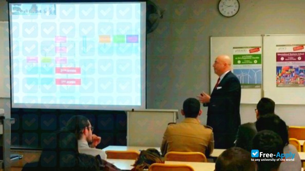 Foto de la International Business School #11