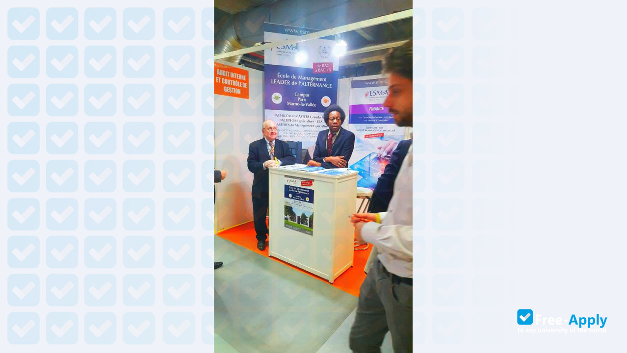 Foto de la International Business School #10