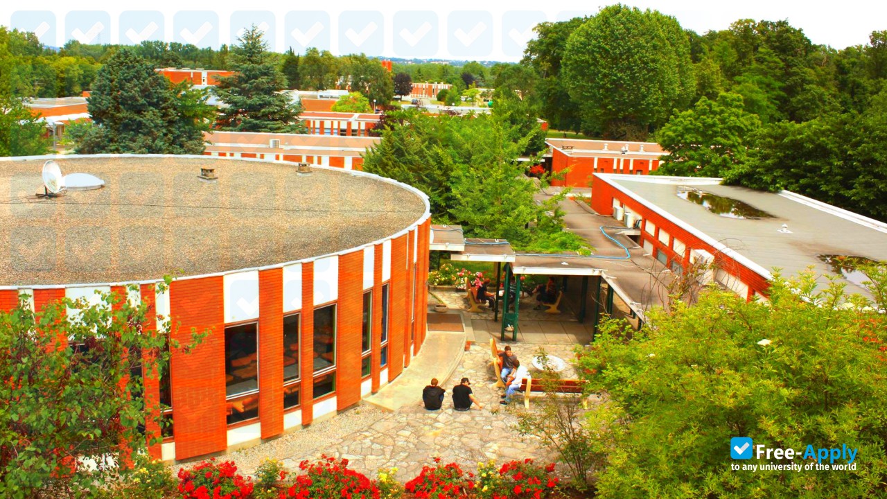 Foto de la National Teacher Training School in Agronomy #8