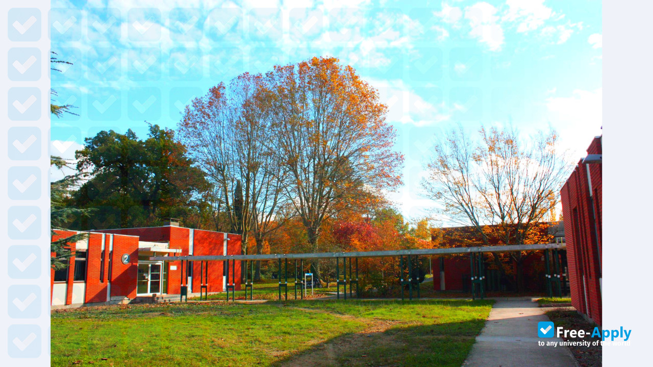 Foto de la National Teacher Training School in Agronomy #14