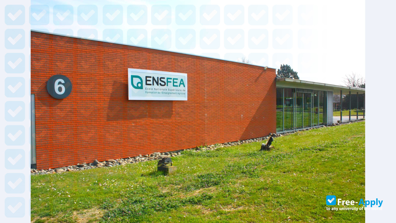Foto de la National Teacher Training School in Agronomy #6