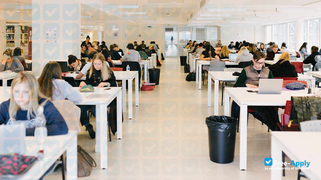 Фотография Esdes Business School