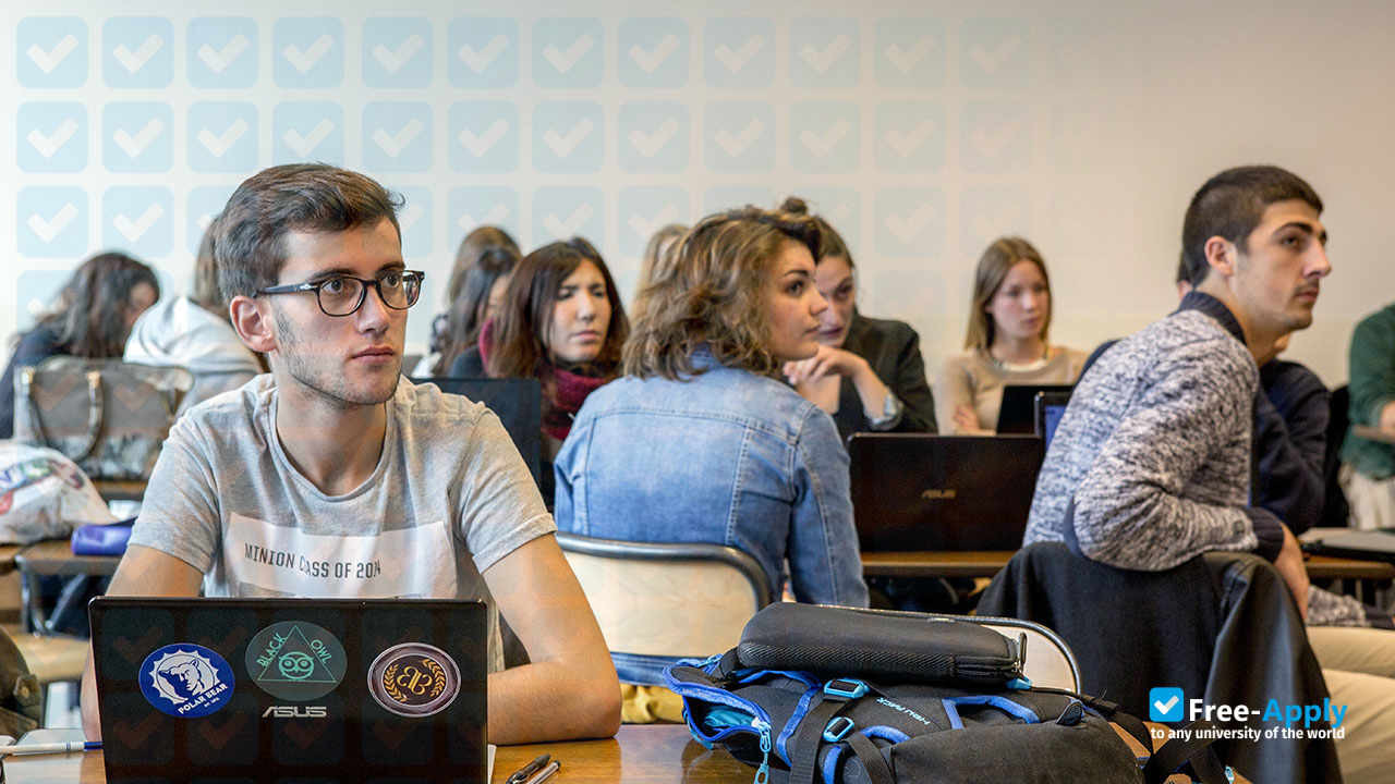 Photo de l’ESDES Lyon Business School #3
