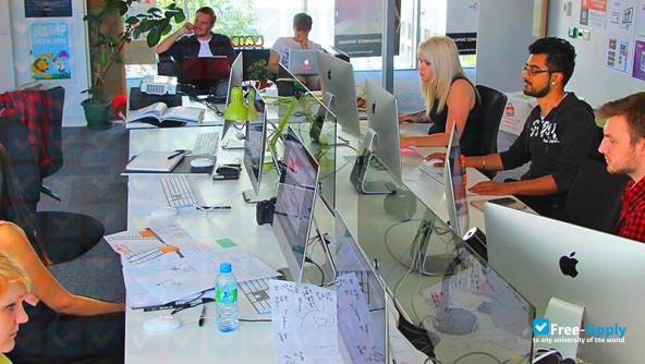 Foto de la School of Visual Communication #6