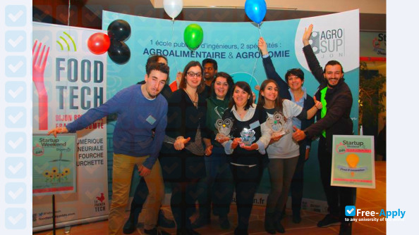 Foto de la Higher education institute in agronomy, environmental and food sciences #9