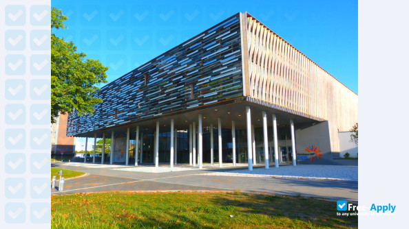 Photo de l’National School of Electronics, Computer Science, Telecommunications, Mathematics and Mechanics of B #6