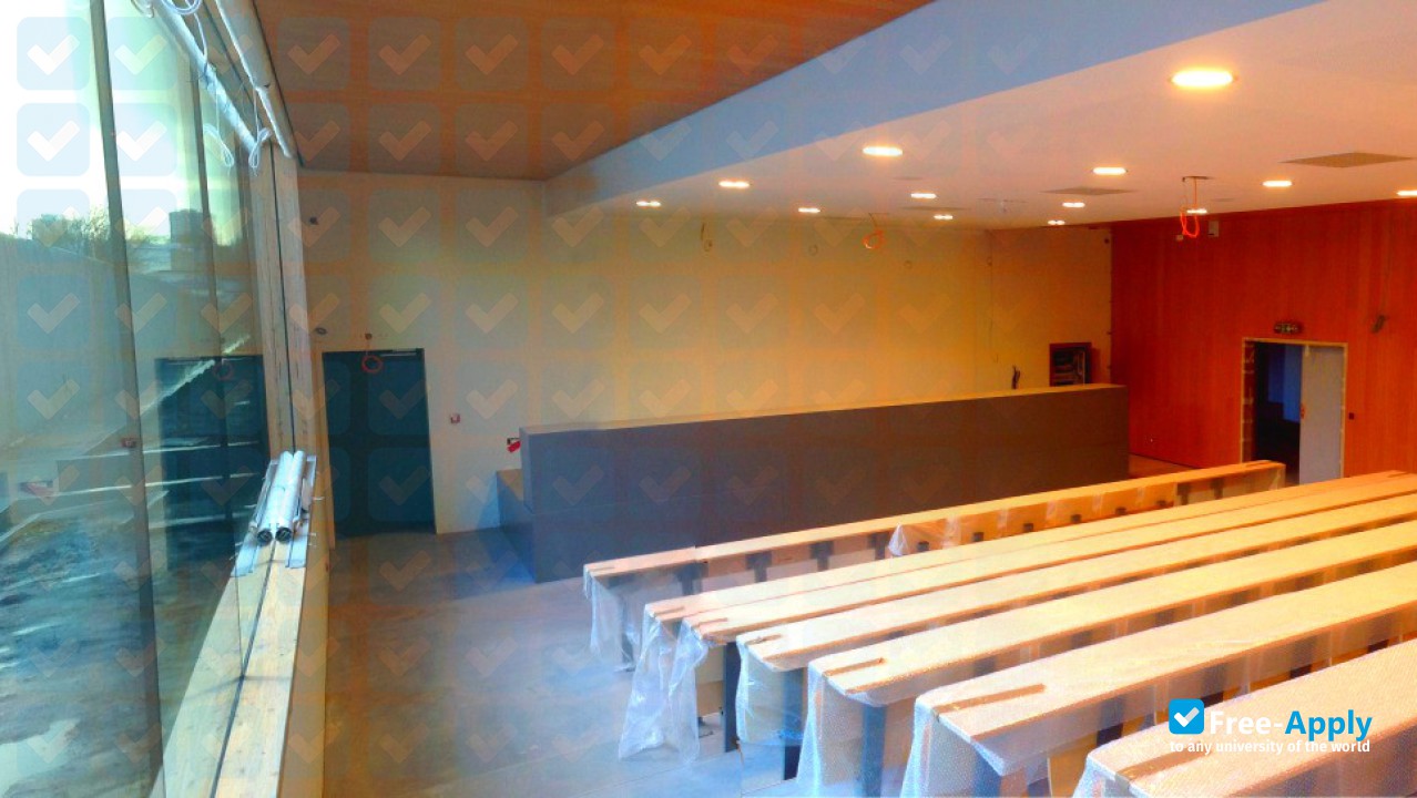 Photo de l’National School of Electronics, Computer Science, Telecommunications, Mathematics and Mechanics of B #10