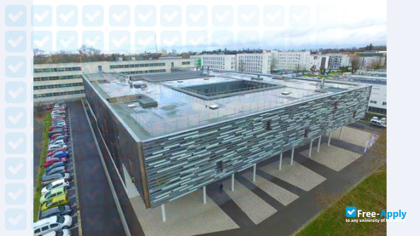 Photo de l’National School of Electronics, Computer Science, Telecommunications, Mathematics and Mechanics of B #9