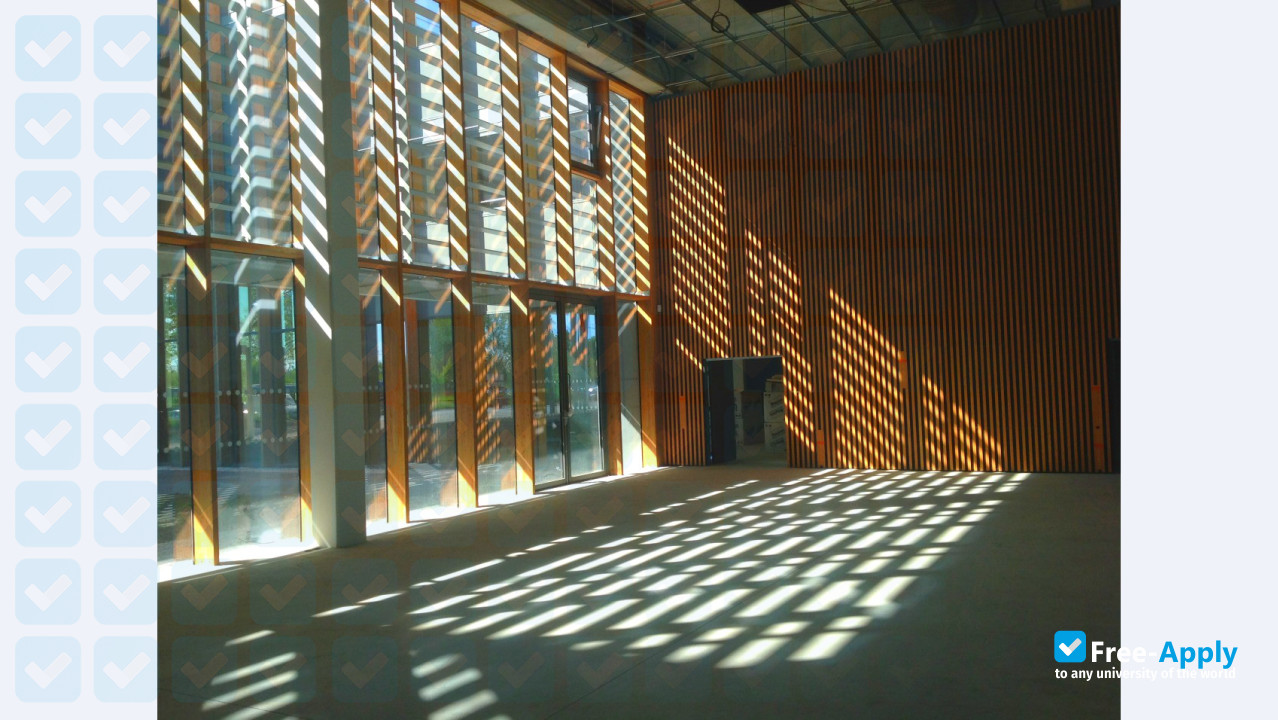 Photo de l’National School of Electronics, Computer Science, Telecommunications, Mathematics and Mechanics of B #8