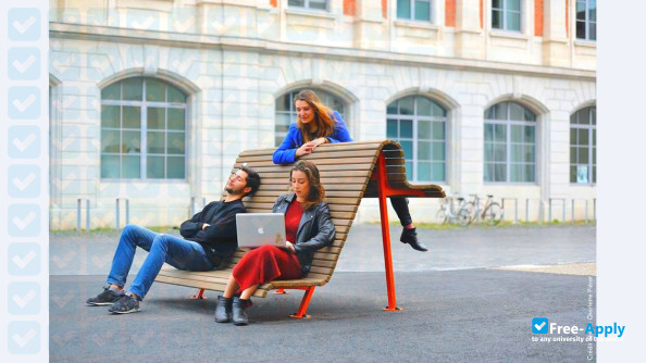 Graduate School Art and Design Saint Etienne photo #9