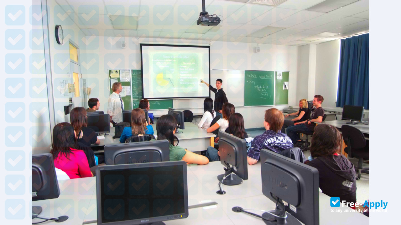 School of Management and Commerce of Valencia Drome фотография №7