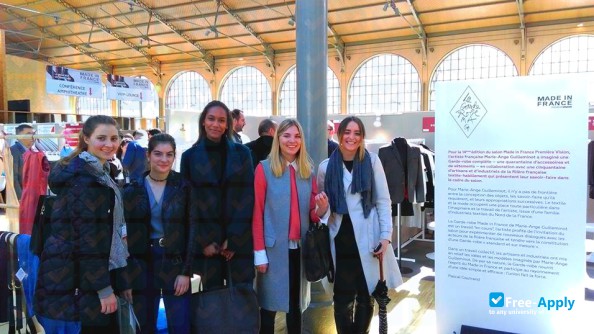 Paris College of Art photo #4