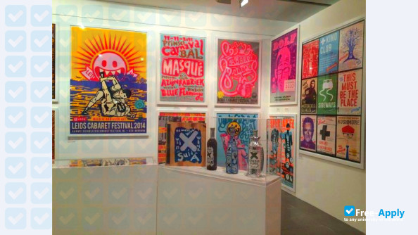 Paris College of Art photo #9