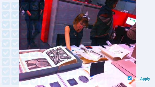 Paris College of Art photo #1