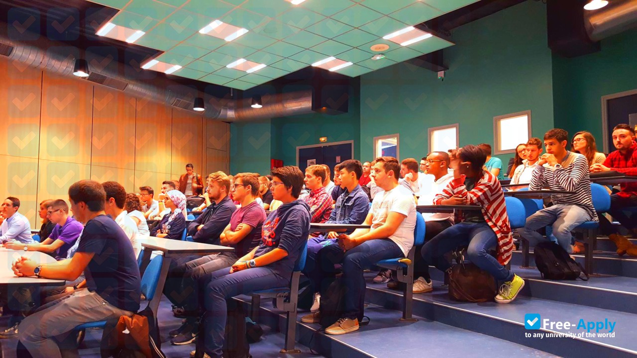 Photo de l’ISPA Institute of Plastics of Alençon #12
