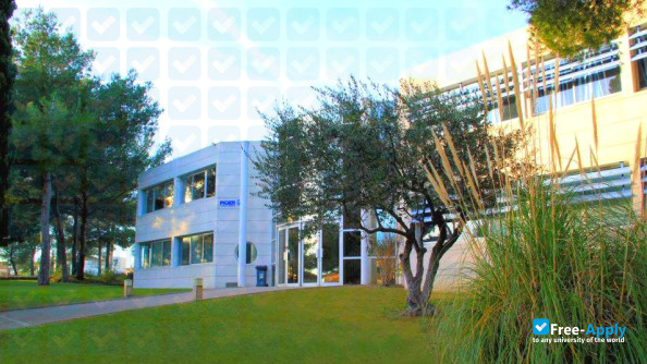 Foto de la IDELCA Business School #1