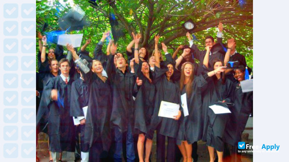 Foto de la IFAM Business School #6