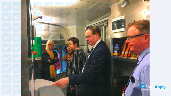Foto de la International Space University #8