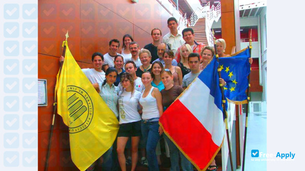 Foto de la ISEN School of Engineer General High-tech Electronic Engineers #8