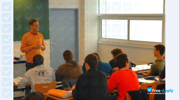 ISEN School of Engineer General High-tech Electronic Engineers photo