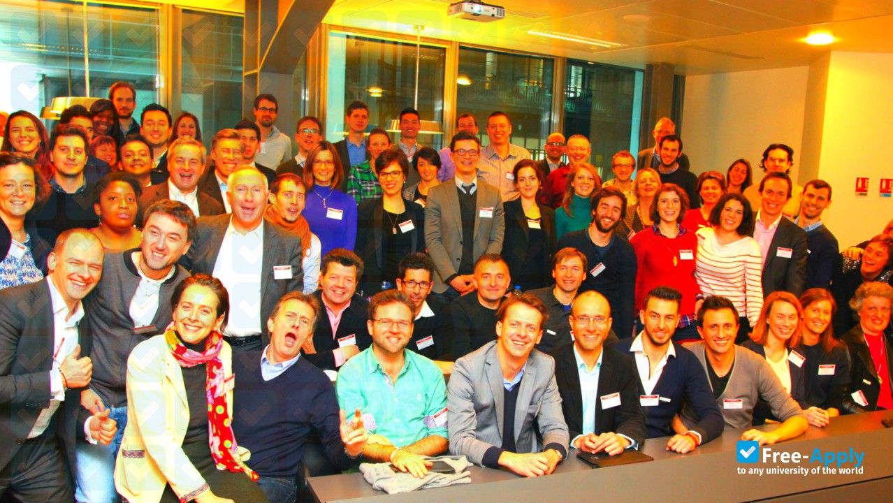 Foto de la ISEN School of Engineer General High-tech Electronic Engineers #4