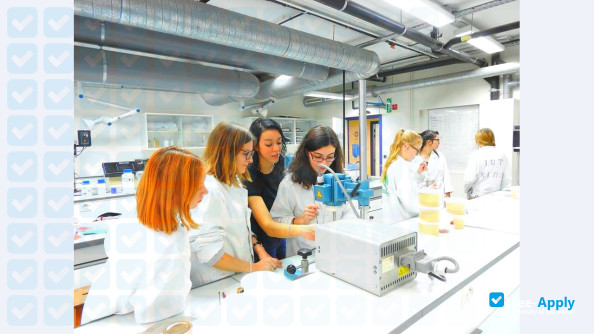 Photo de l’ITECH Lyon - Textile and Chemical Institute #7