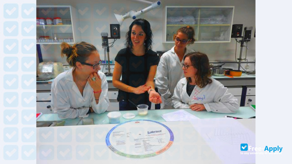 Photo de l’ITECH Lyon - Textile and Chemical Institute #4