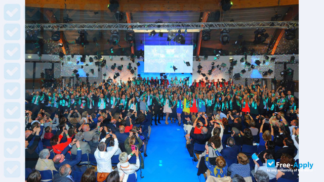 ESSEC Business School photo #2