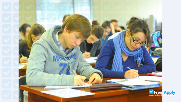 Foto de la Catholic University of the West #5