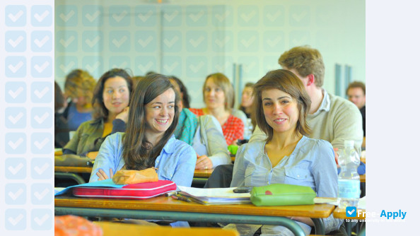 Foto de la Catholic University of the West #3