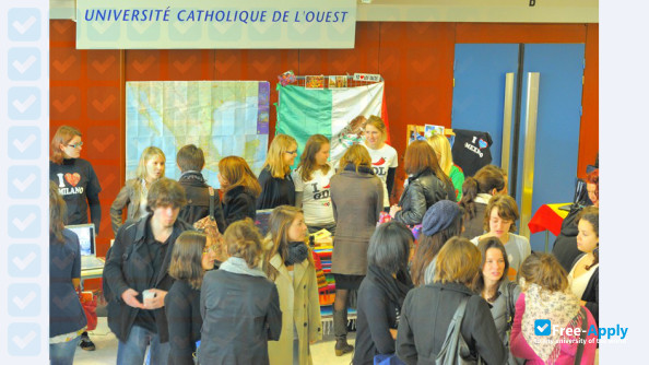 Foto de la Catholic University of the West #8
