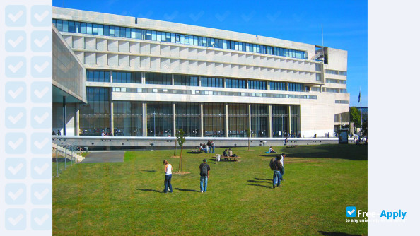 Université de Cergy-Pontoise photo #6