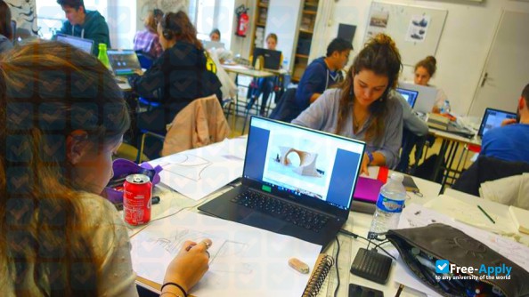 Foto de la Higher School of Arts and Techniques #3