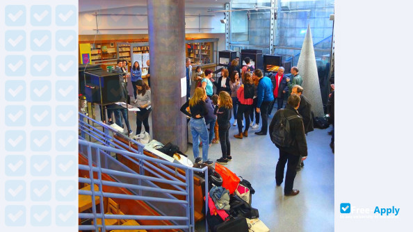 Foto de la Higher School of Arts and Techniques #11