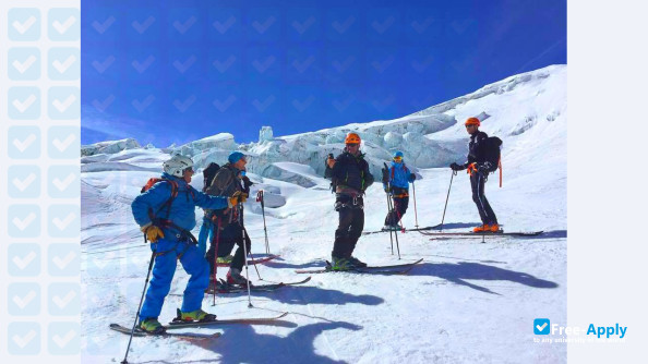 Photo de l’School of Skiing and Mountaineering
