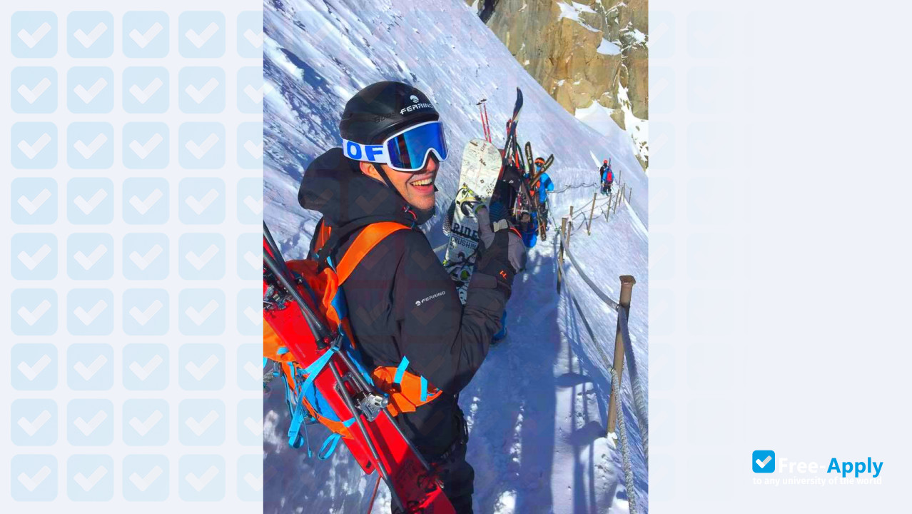 Foto de la School of Skiing and Mountaineering #2