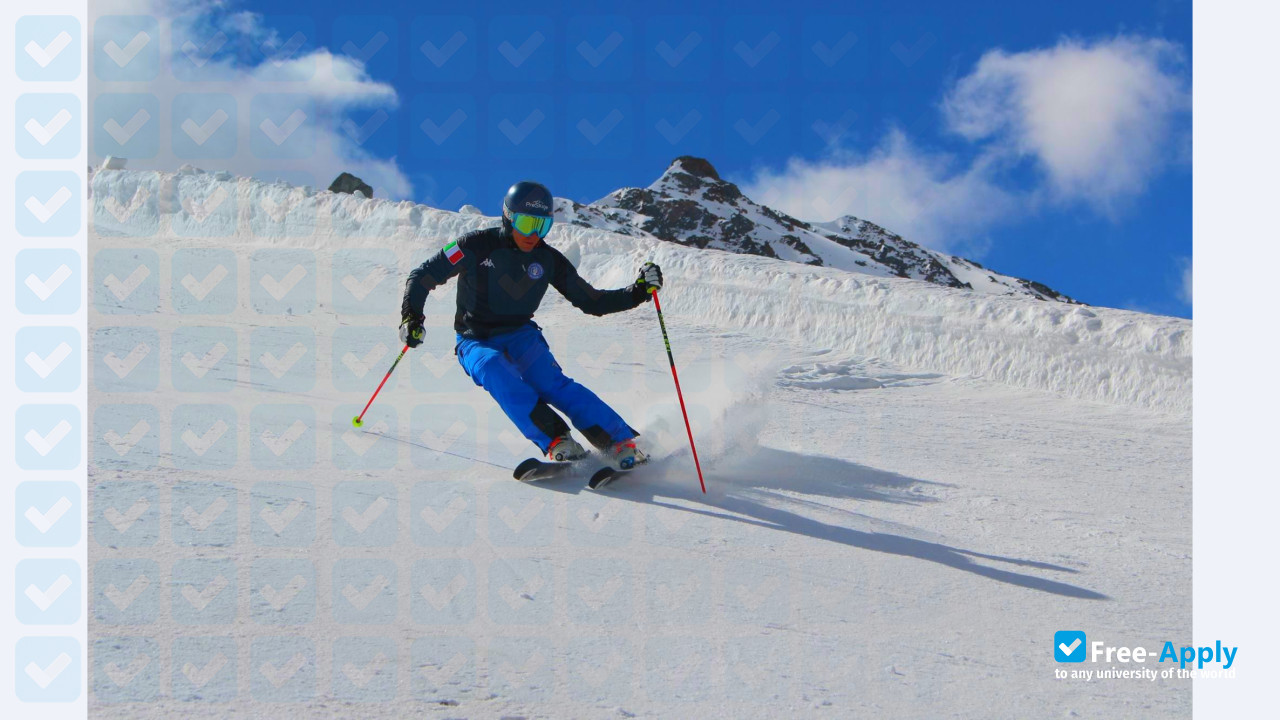 Foto de la School of Skiing and Mountaineering #4