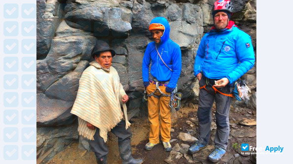 Foto de la School of Skiing and Mountaineering #3