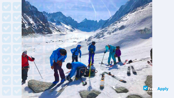 Foto de la School of Skiing and Mountaineering #13