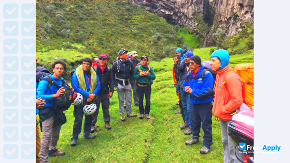 Foto de la School of Skiing and Mountaineering #7