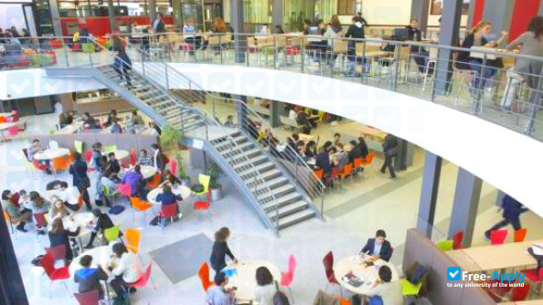 ESSEC Business School photo