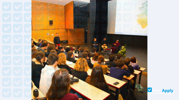 Foto de la University of Clermont Auvergne & Associates #9