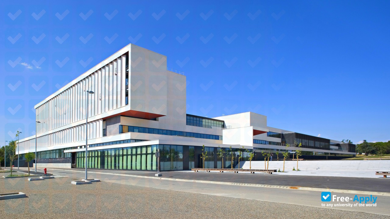 Higher National School of Engineers in Chemical and Technological Arts фотография №7