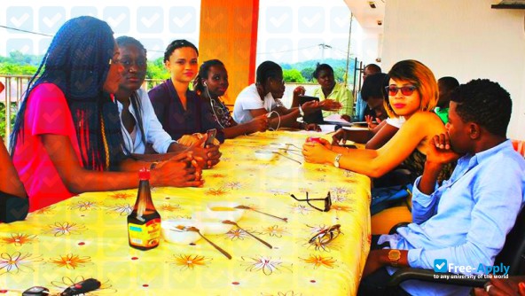 Foto de la Libreville International Business School #3