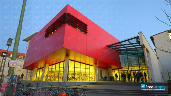 Foto de la University of Applied Computer Science #3