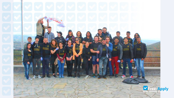Foto de la Teaching University Geomedi #15