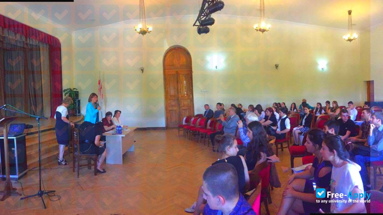 Foto de la Iakob Gogebashvili Telavi State University #6