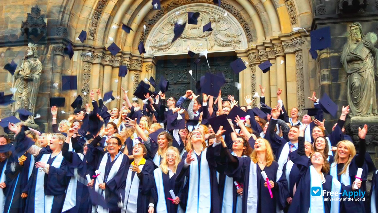 Foto de la APOLLON University of Applied Sciences #3